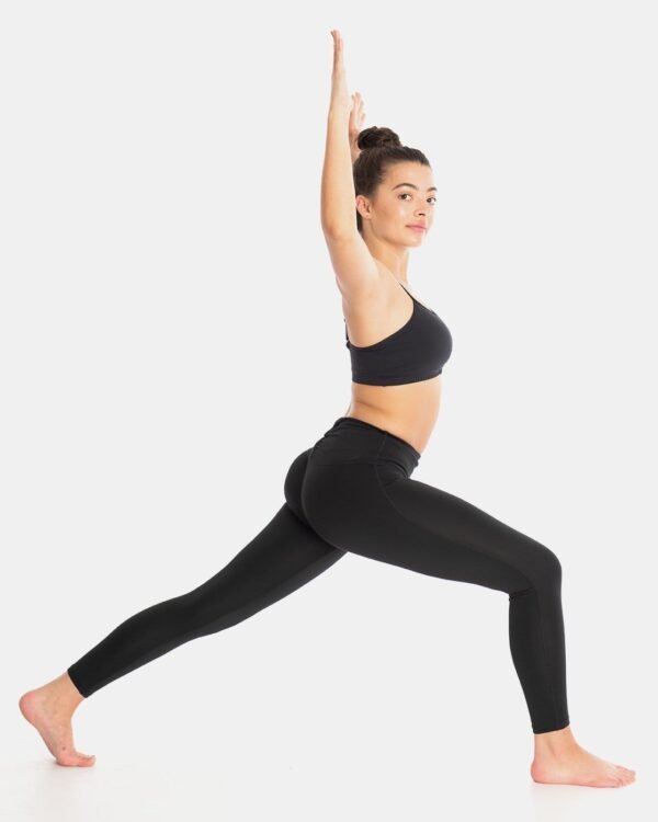 Snowtrends Black High-Waist Leggings – Sleek & Supportive Fit